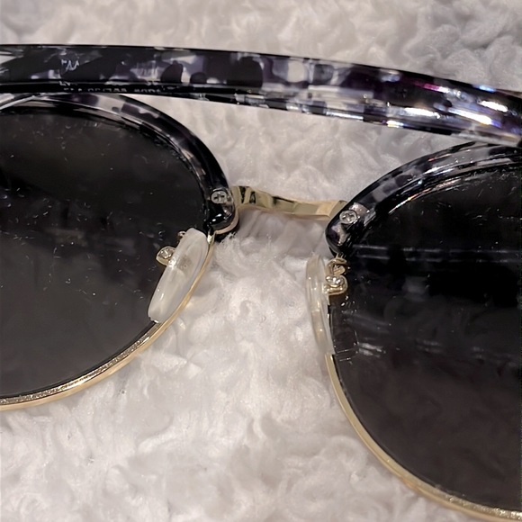 Sunglasses - Picture 8 of 9